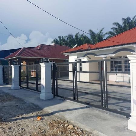 Cempaka Homestay Parit Raja Buitenkant foto
