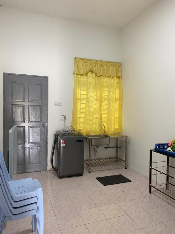 Cempaka Homestay Parit Raja Buitenkant foto