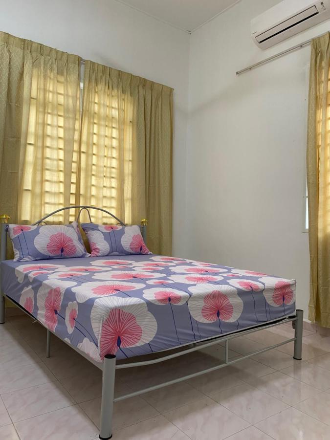 Cempaka Homestay Parit Raja Buitenkant foto