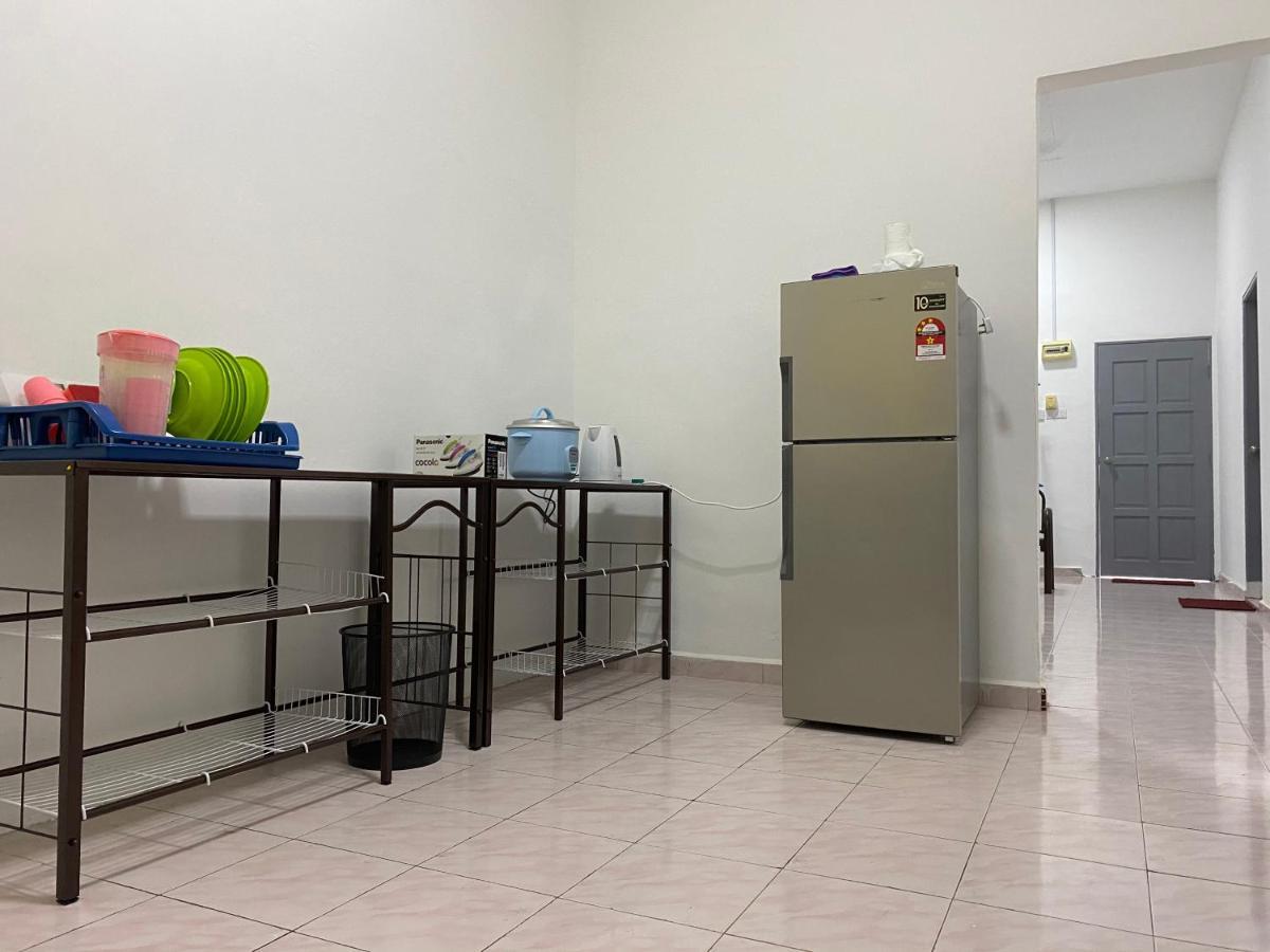 Cempaka Homestay Parit Raja Buitenkant foto