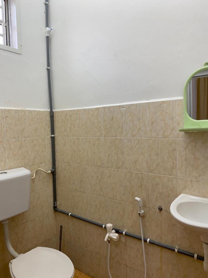 Cempaka Homestay Parit Raja Buitenkant foto