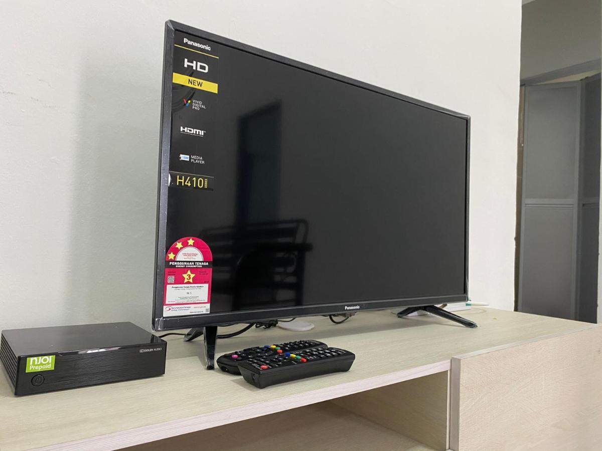 Cempaka Homestay Parit Raja Buitenkant foto