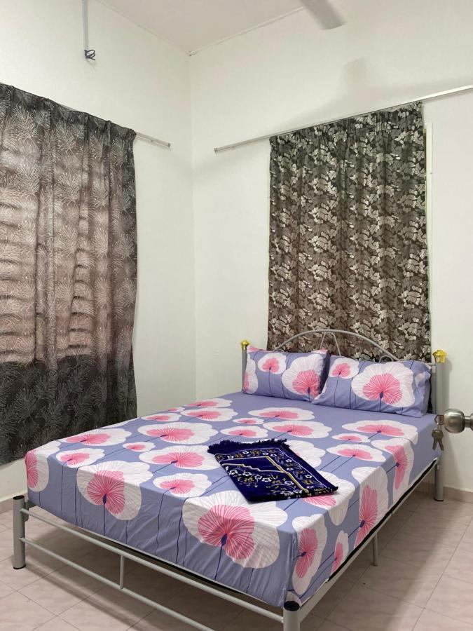 Cempaka Homestay Parit Raja Buitenkant foto